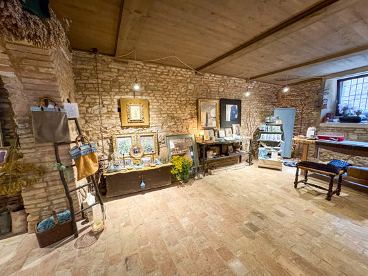 Il laboratorio di Guado Urbino, uno spazio artigianale dedicato alla natura, nel cuore di Urbino.