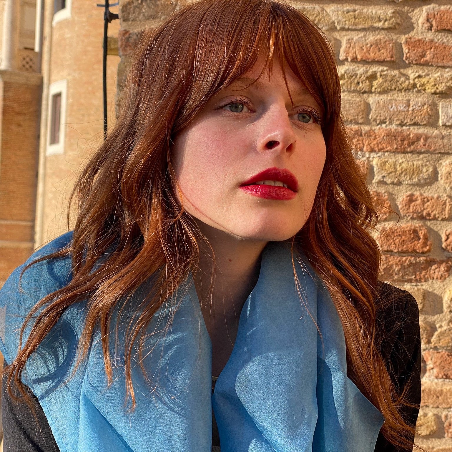 foulard in voile di seta in guado ad Urbino