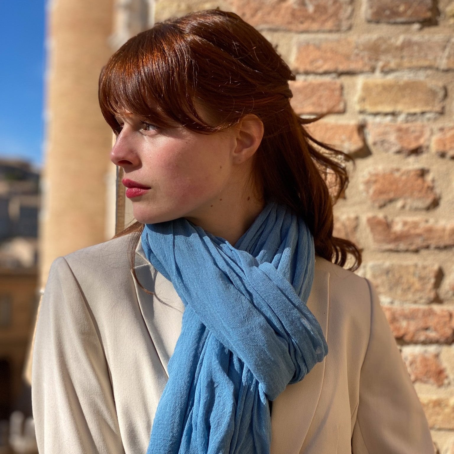 Stola in garza di cotone in guado ad Urbino